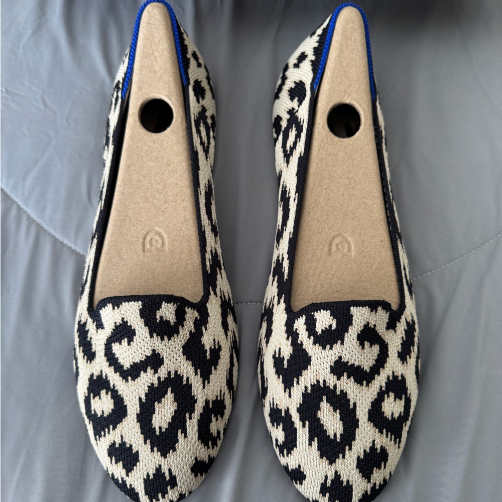 Rothy’s Size 8 Lounge Loafers in Sandy Cat. New in Box.